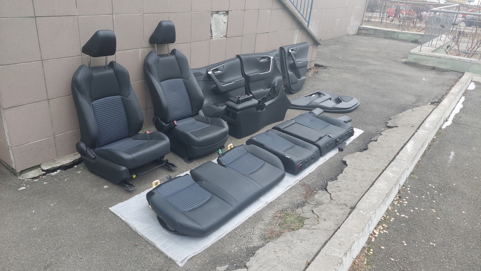 Сиденье Toyota Rav4 2019 2020 2021 2022 2023 Кожа Салон Тойота Рав4 кресло, карты, подлокотник.