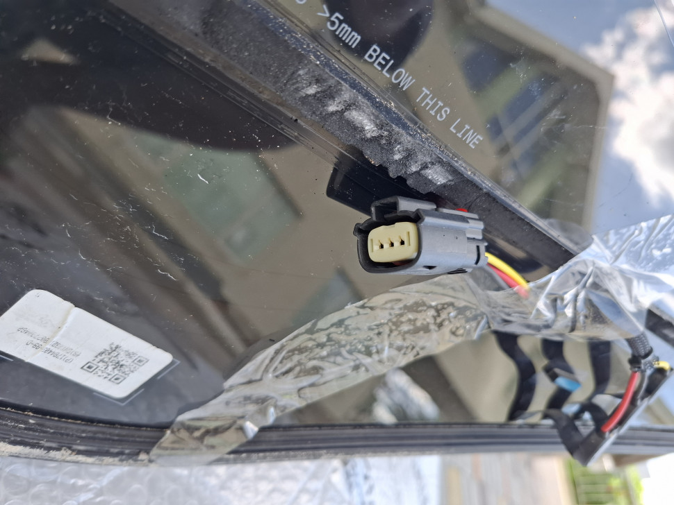 Б/У Лобовое стекло Tesla Model Y 2023 2024 2025 автопилот 4 полосы Скло Тесла У