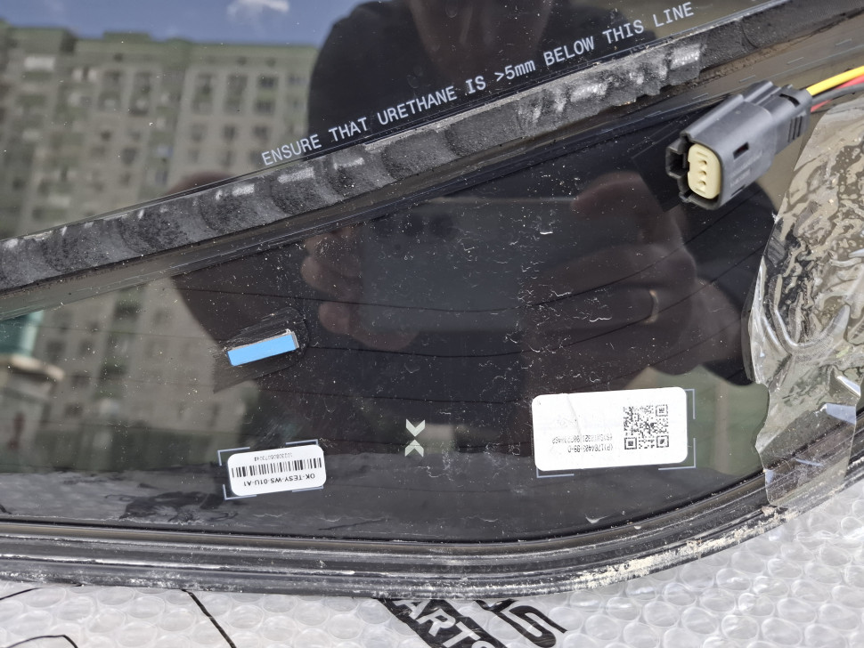 Б/У Лобовое стекло Tesla Model Y 2023 2024 2025 автопилот 4 полосы Скло Тесла У