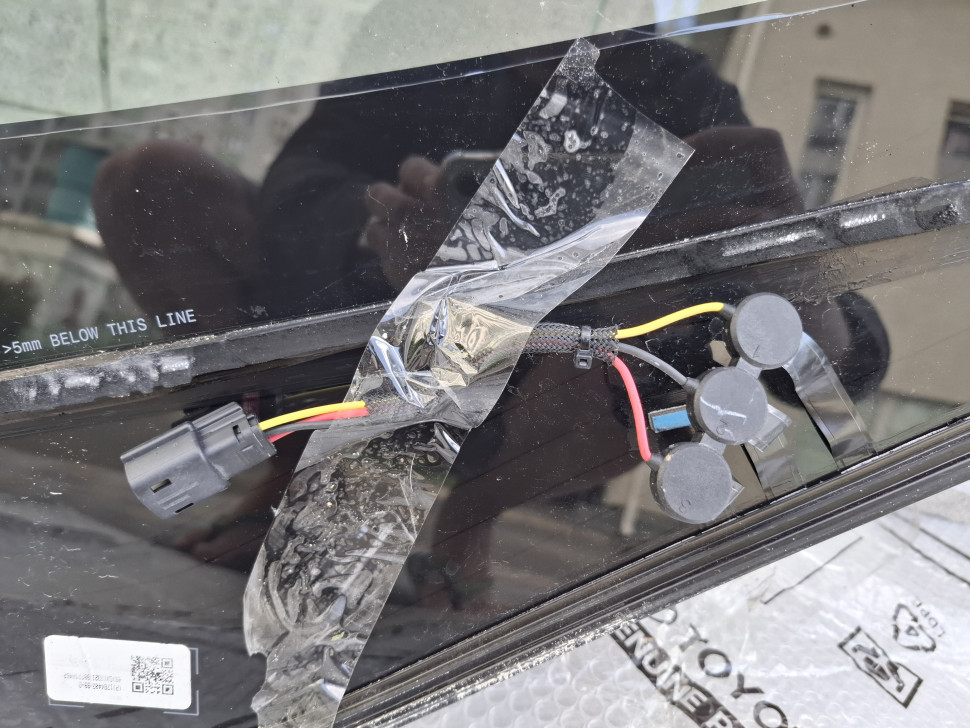 Б/У Лобовое стекло Tesla Model Y 2023 2024 2025 автопилот 4 полосы Скло Тесла У