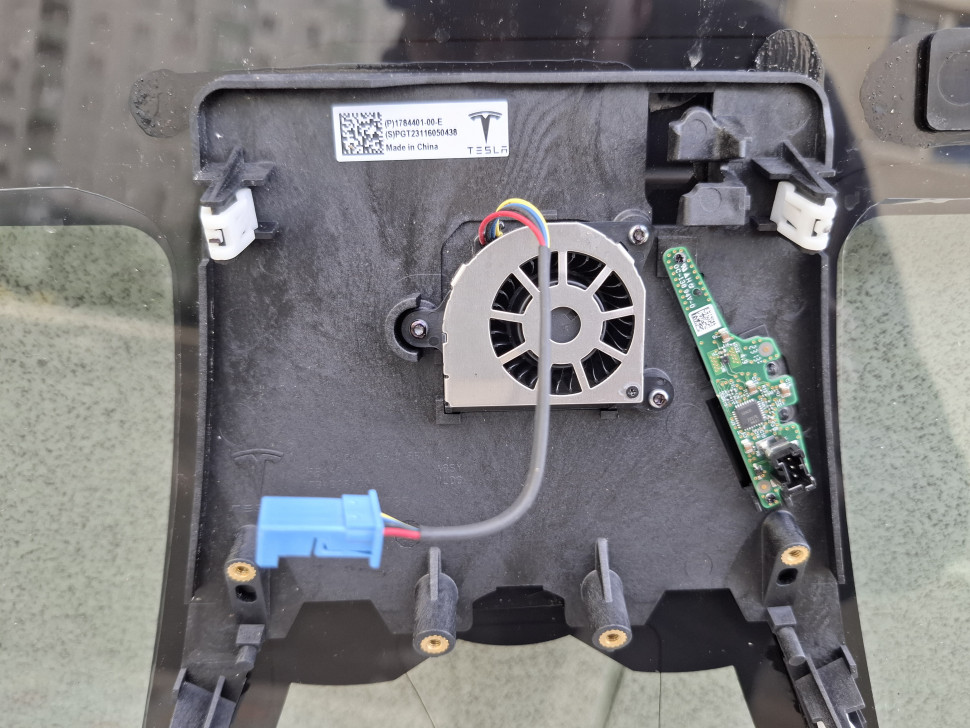 Б/У Лобовое стекло Tesla Model Y 2023 2024 2025 автопилот 4 полосы Скло Тесла У