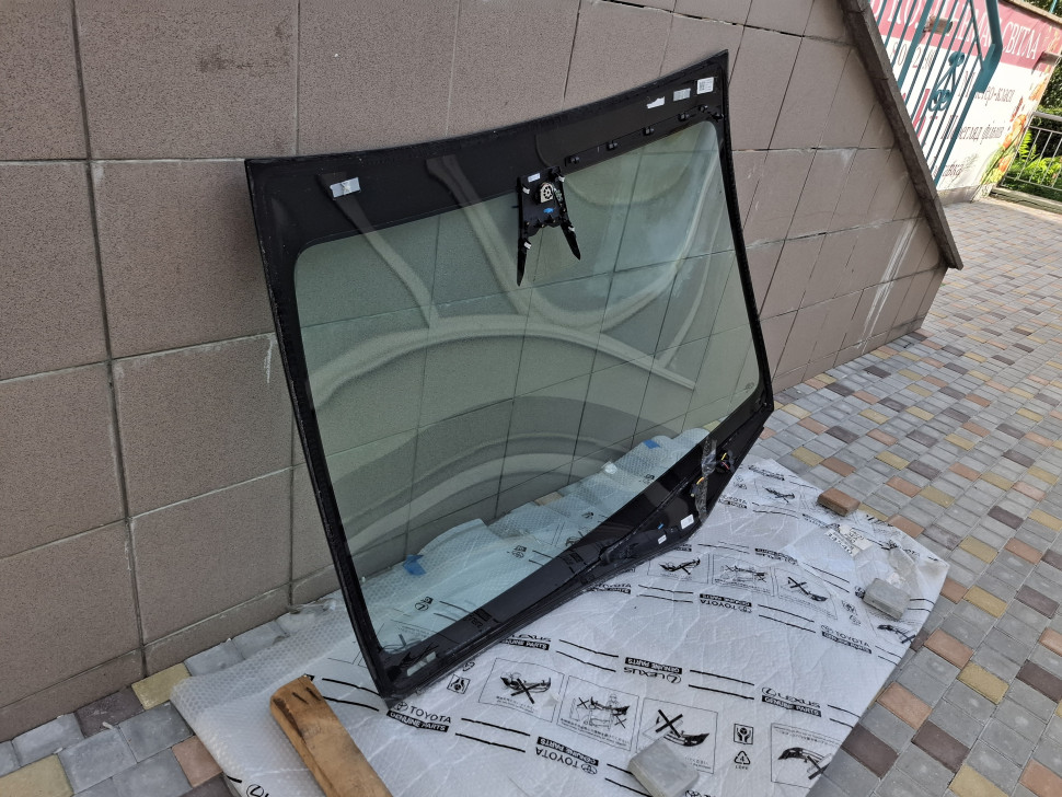 Б/У Лобовое стекло Tesla Model Y 2023 2024 2025 автопилот 4 полосы Скло Тесла У