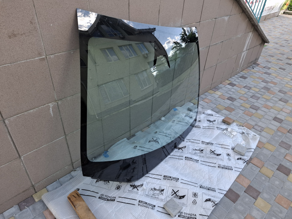 Б/У Лобовое стекло Tesla Model Y 2023 2024 2025 автопилот 4 полосы Скло Тесла У