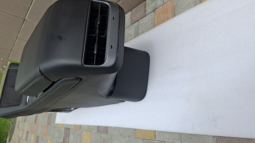 В сборе Tesla Model Y / 3 Центральная консоль Tesla Model Y / 3 2020 - 2025 с проводкой, кожа подлокотник Tesla Y / 3, подстаканник Тесла У 108790000I