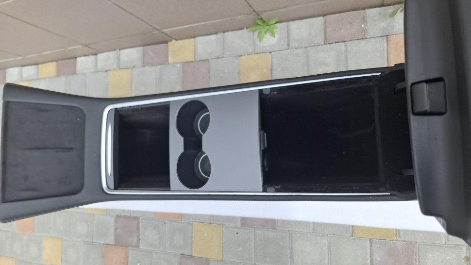 В сборе Tesla Model Y / 3 Центральная консоль Tesla Model Y / 3 2020 - 2025 с проводкой, кожа подлокотник Tesla Y / 3, подстаканник Тесла У 108790000I