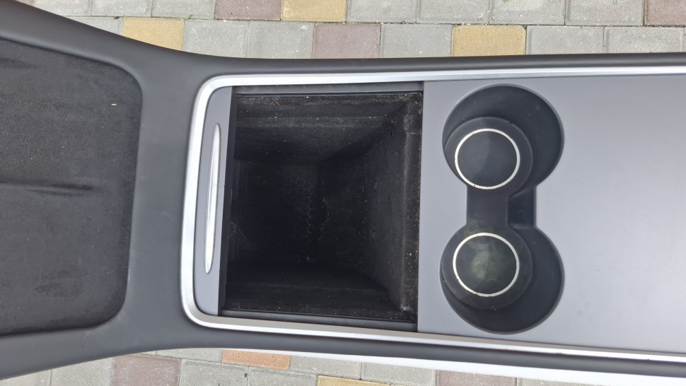 В сборе Tesla Model Y / 3 Центральная консоль Tesla Model Y / 3 2020 - 2025 с проводкой, кожа подлокотник Tesla Y / 3, подстаканник Тесла У 108790000I
