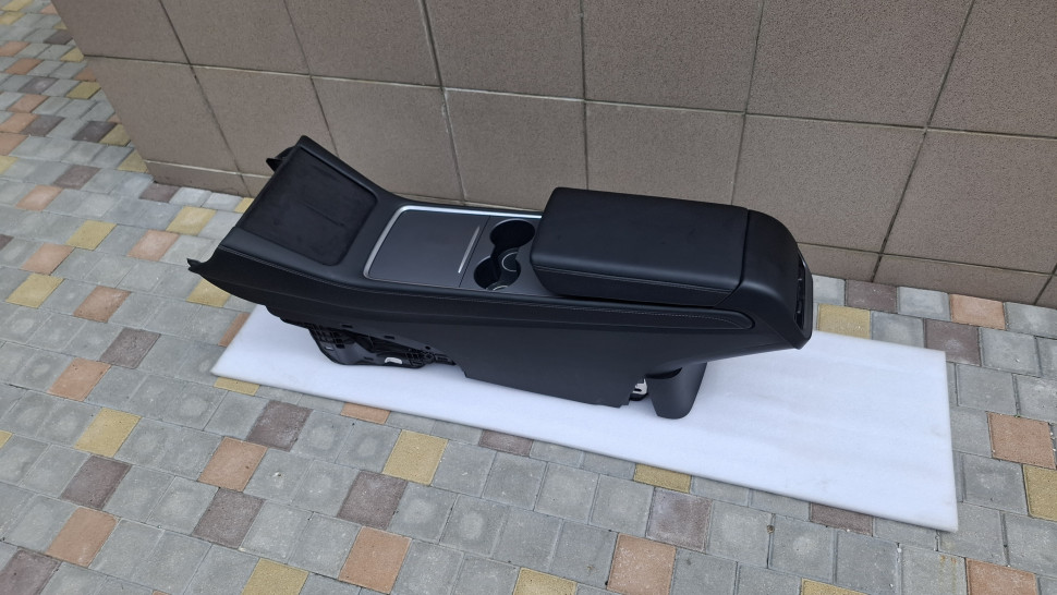 В сборе Tesla Model Y / 3 Центральная консоль Tesla Model Y / 3 2020 - 2025 с проводкой, кожа подлокотник Tesla Y / 3, подстаканник Тесла У 108790000I