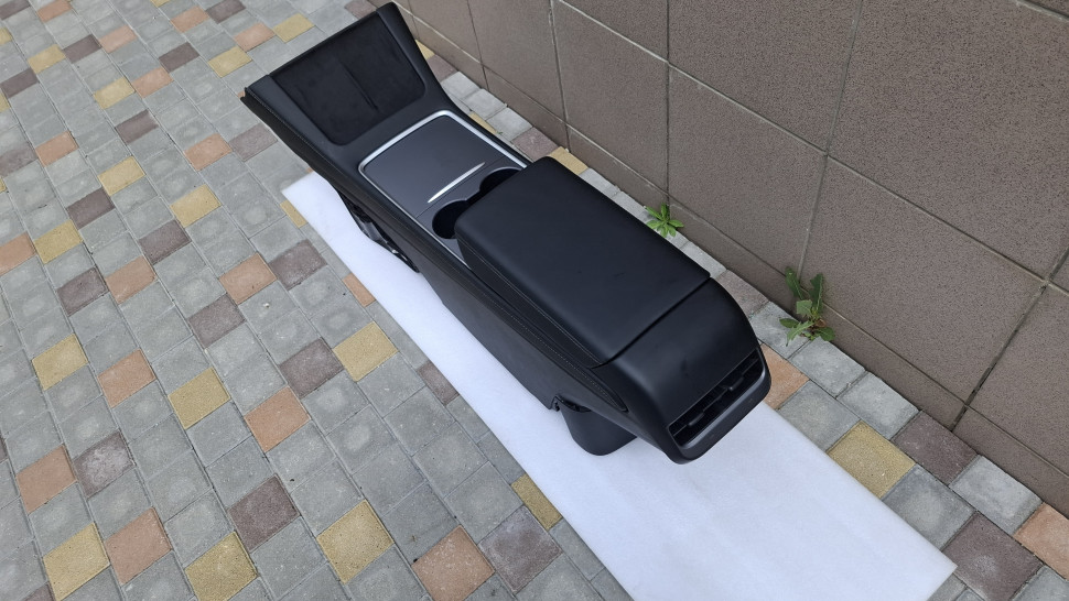 В сборе Tesla Model Y / 3 Центральная консоль Tesla Model Y / 3 2020 - 2025 с проводкой, кожа подлокотник Tesla Y / 3, подстаканник Тесла У 108790000I