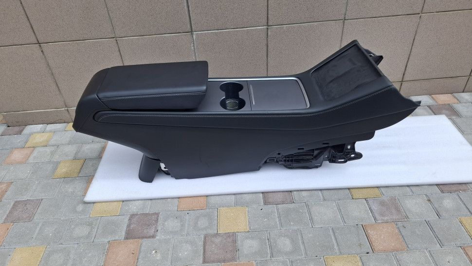 В сборе Tesla Model Y / 3 Центральная консоль Tesla Model Y / 3 2020 - 2025 с проводкой, кожа подлокотник Tesla Y / 3, подстаканник Тесла У 108790000I