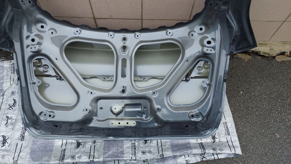 Ляда Tesla model Y MY 2023 2022 2021 2020 Крышка багажника Тесла У, дефект