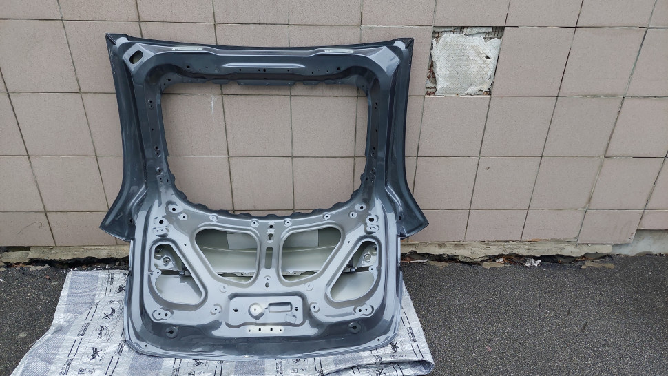 Ляда Tesla model Y MY 2023 2022 2021 2020 Крышка багажника Тесла У, дефект