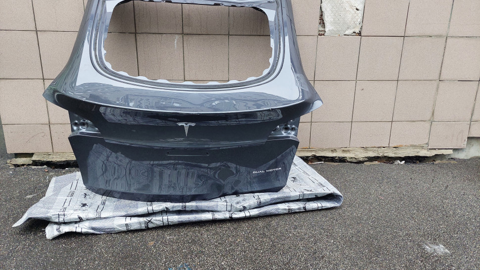 Ляда Tesla model Y MY 2023 2022 2021 2020 Крышка багажника Тесла У, дефект