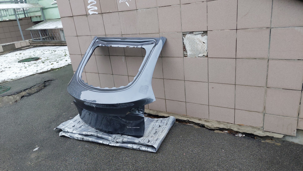 Ляда Tesla model Y MY 2023 2022 2021 2020 Крышка багажника Тесла У, дефект