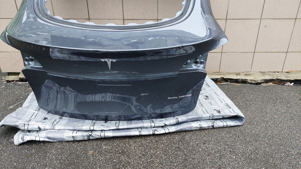 Ляда Tesla model Y MY 2023 2022 2021 2020 Крышка багажника Тесла У, дефект