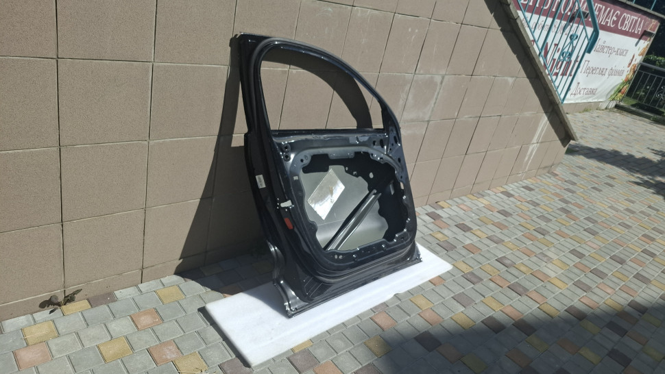 Двері VOLVO XC40 передні ліві 2017 2018 2019 2020 2021 2022 2023 Onyx Black Дверь передняя левая VOLVO XC 40 мілкий дефект 31479738