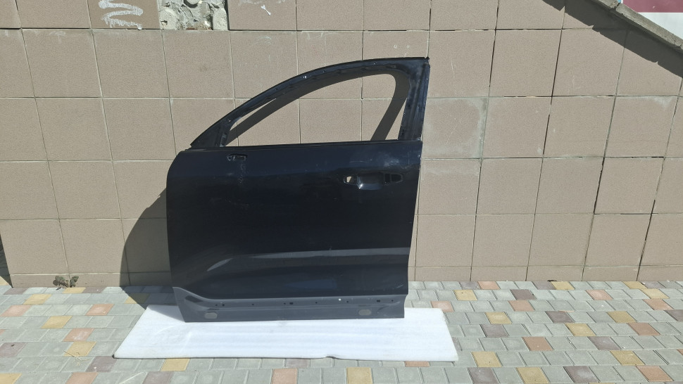 Двері VOLVO XC40 передні ліві 2017 2018 2019 2020 2021 2022 2023 Onyx Black Дверь передняя левая VOLVO XC 40 мілкий дефект 31479738