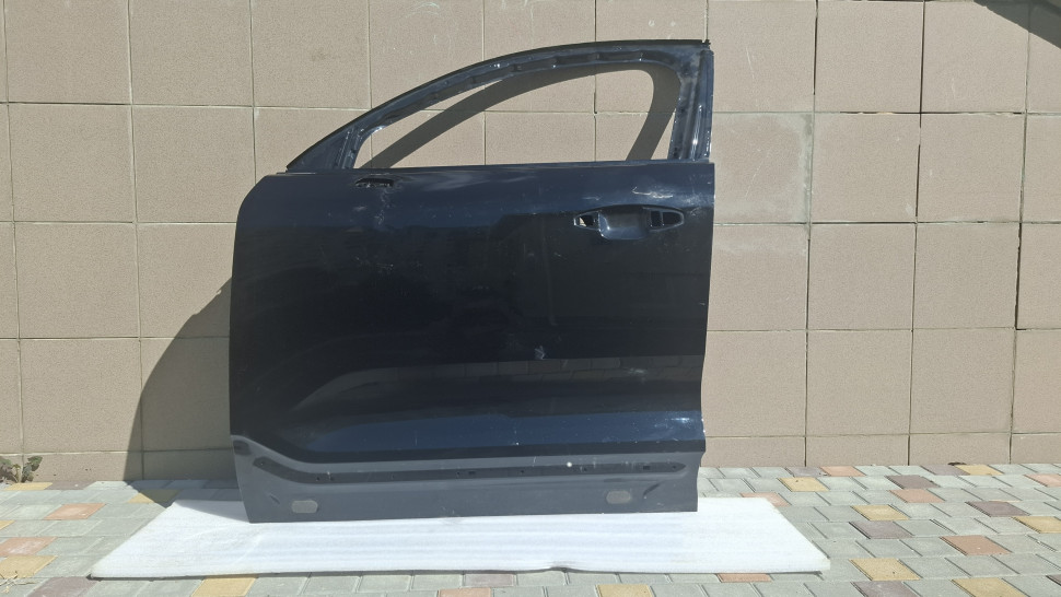 Двері VOLVO XC40 передні ліві 2017 2018 2019 2020 2021 2022 2023 Onyx Black Дверь передняя левая VOLVO XC 40 мілкий дефект 31479738
