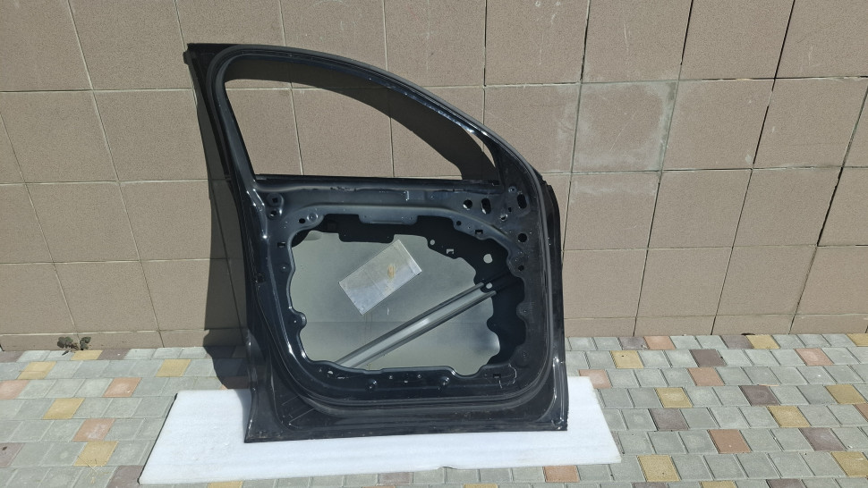 Двері VOLVO XC40 передні ліві 2017 2018 2019 2020 2021 2022 2023 Onyx Black Дверь передняя левая VOLVO XC 40 мілкий дефект 31479738