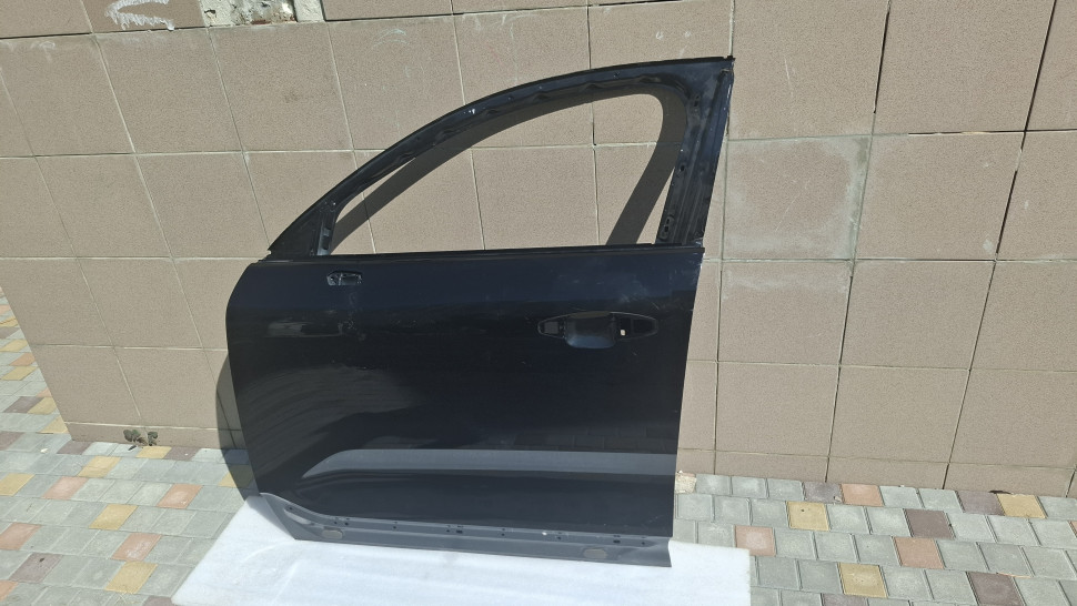Двері VOLVO XC40 передні ліві 2017 2018 2019 2020 2021 2022 2023 Onyx Black Дверь передняя левая VOLVO XC 40 мілкий дефект 31479738