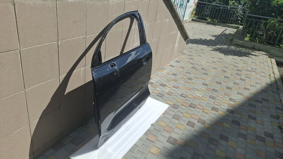 Двері VOLVO XC40 передні ліві 2017 2018 2019 2020 2021 2022 2023 Onyx Black Дверь передняя левая VOLVO XC 40 мілкий дефект 31479738