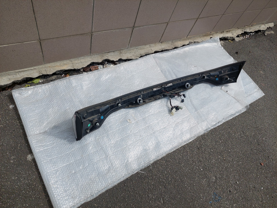 Фонарь Ford Edge центральный фонарь в крышку багажника стоп в ляду FT4B-13A565-D, GT4B-13A565-C