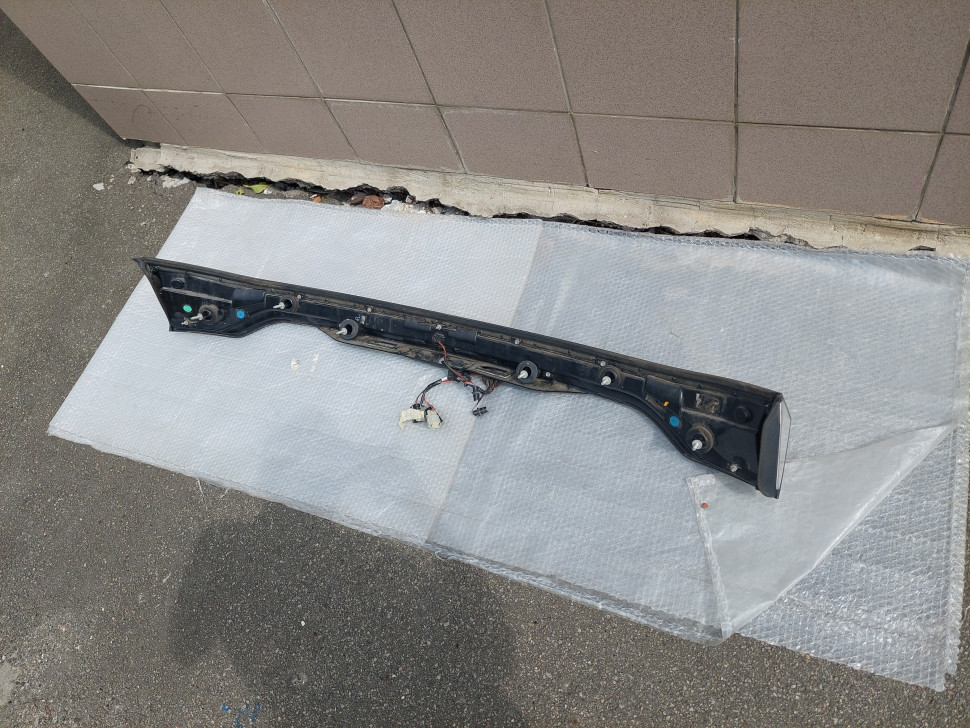 Фонарь Ford Edge центральный фонарь в крышку багажника стоп в ляду FT4B-13A565-D, GT4B-13A565-C