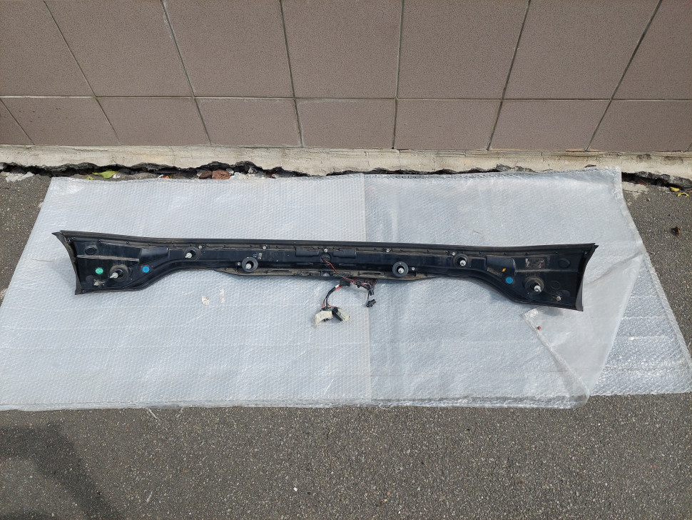 Фонарь Ford Edge центральный фонарь в крышку багажника стоп в ляду FT4B-13A565-D, GT4B-13A565-C