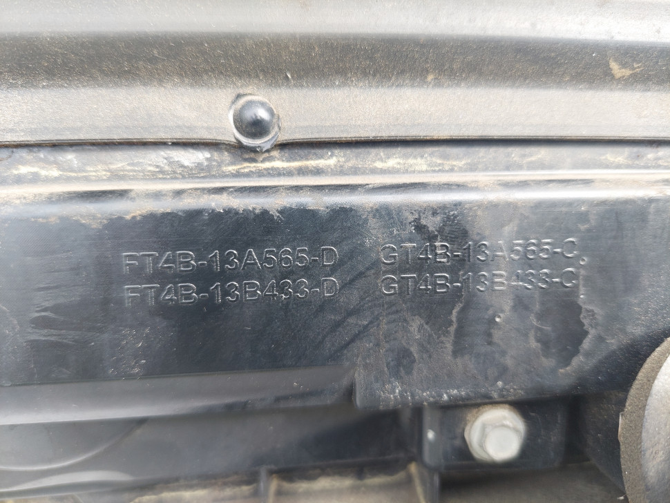 Фонарь Ford Edge центральный фонарь в крышку багажника стоп в ляду FT4B-13A565-D, GT4B-13A565-C