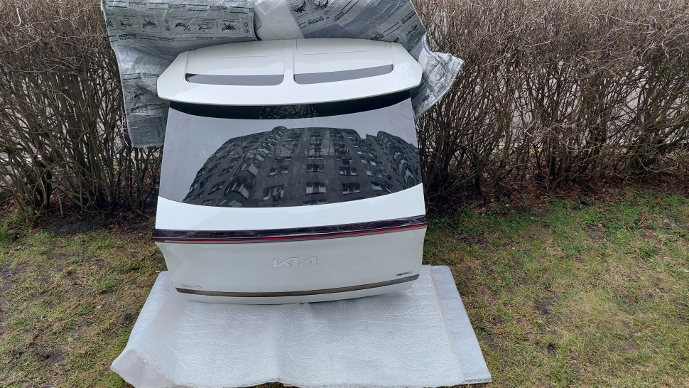 Крышка багажника Kia ev6 2022+ под камеру белый перламутр Ляда Киа ЕВ6