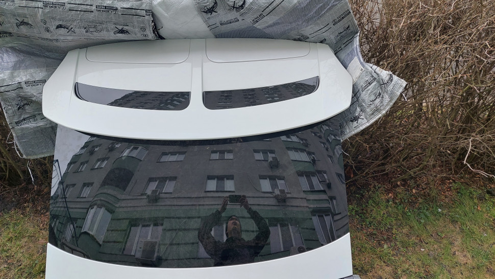 Крышка багажника Kia ev6 2022+ под камеру белый перламутр Ляда Киа ЕВ6