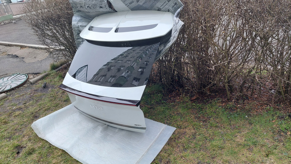 Крышка багажника Kia ev6 2022+ под камеру белый перламутр Ляда Киа ЕВ6