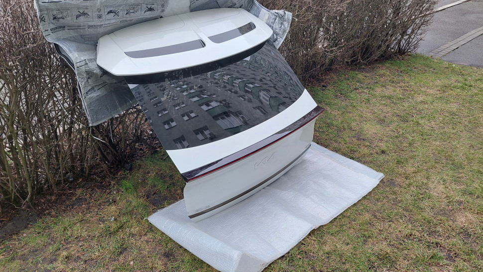 Крышка багажника Kia ev6 2022+ под камеру белый перламутр Ляда Киа ЕВ6