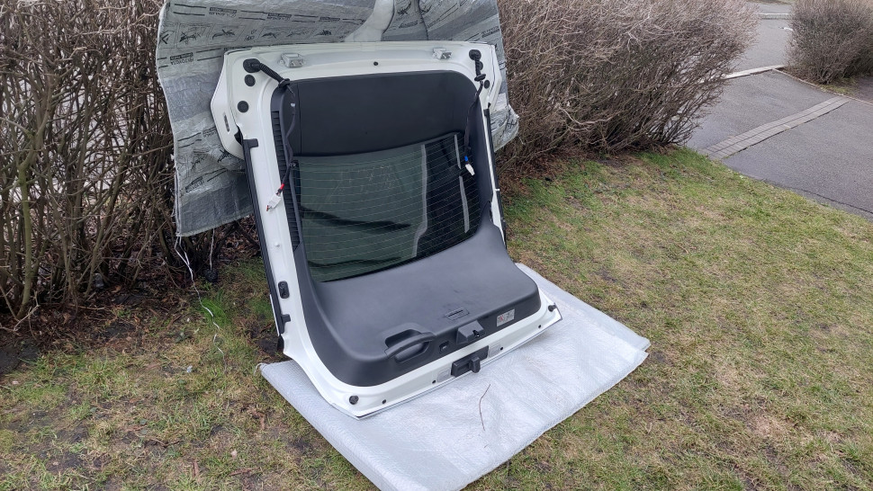 Крышка багажника Kia ev6 2022+ под камеру белый перламутр Ляда Киа ЕВ6