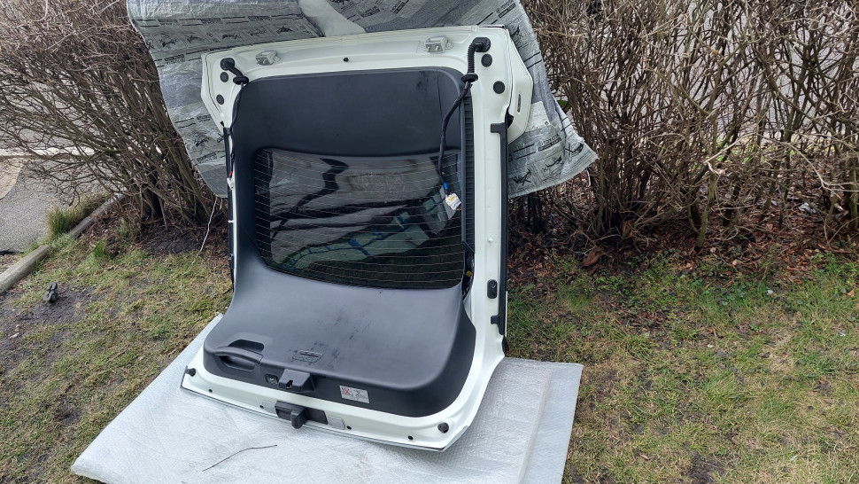 Крышка багажника Kia ev6 2022+ под камеру белый перламутр Ляда Киа ЕВ6