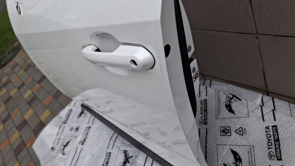 Дверь Toyota Rav4 2019 - 2023 передняя белый перламутр Дверь Рав 4  670020R110