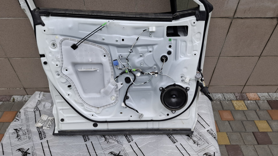 Дверь Toyota Rav4 2019 - 2023 передняя белый перламутр Дверь Рав 4  670020R110