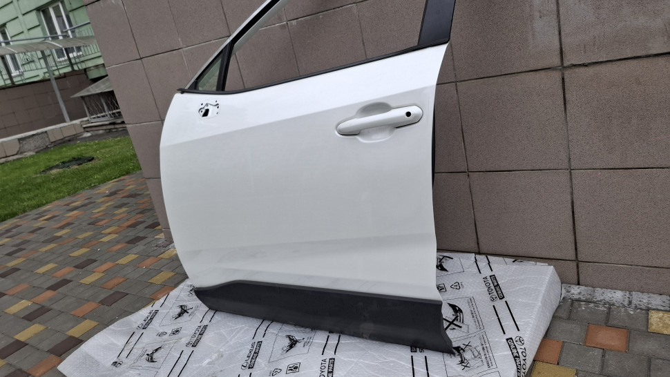 Дверь Toyota Rav4 2019 - 2023 передняя белый перламутр Дверь Рав 4  670020R110