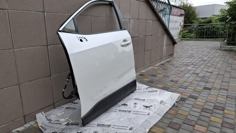 Дверь Toyota Rav4 2019 - 2023 передняя белый перламутр Дверь Рав 4  670020R110