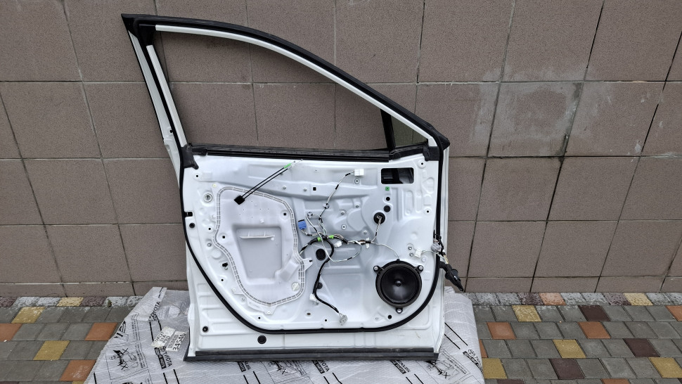 Дверь Toyota Rav4 2019 - 2023 передняя белый перламутр Дверь Рав 4  670020R110