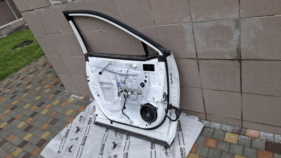 Дверь Toyota Rav4 2019 - 2023 передняя белый перламутр Дверь Рав 4  670020R110