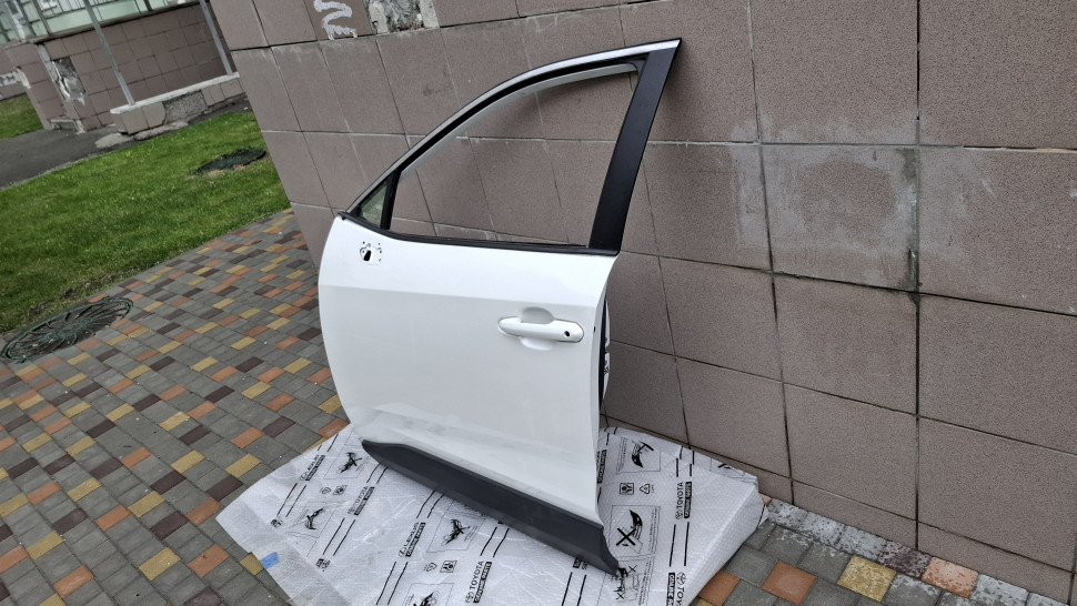 Дверь Toyota Rav4 2019 - 2023 передняя белый перламутр Дверь Рав 4  670020R110