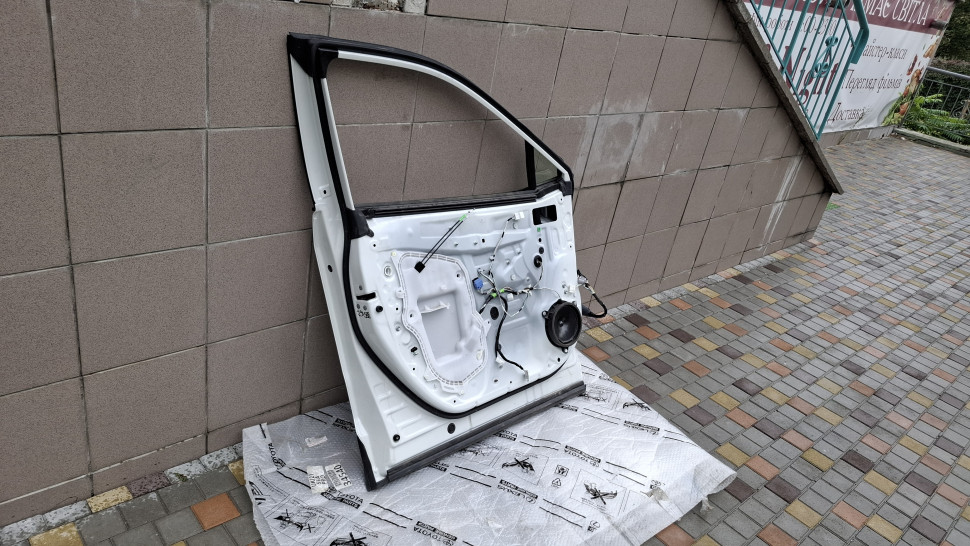 Дверь Toyota Rav4 2019 - 2023 передняя белый перламутр Дверь Рав 4  670020R110