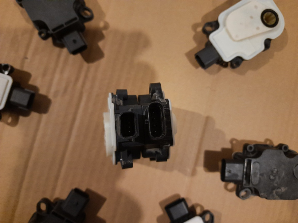 Моторчики Жалюзи Ford Escape FUSION EDGE FOCUS FIESTA Актуатор, моторчик Ford фишка , разъем, подключение.