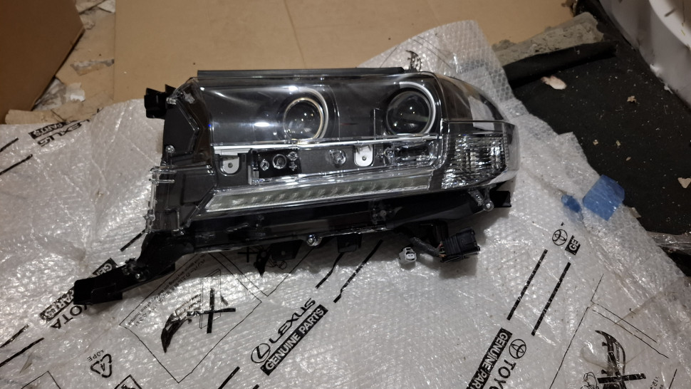 Фара TOYOTA Land Cruiser 200 Executive Black 2015 - 2021 Фара Крузер 200 черная 8110660P40 PZ36760543 PZ36760557