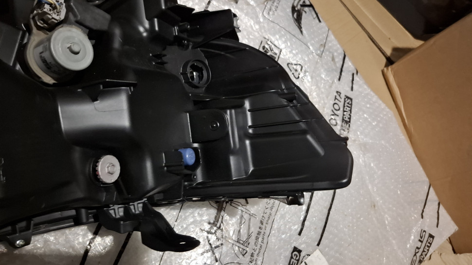 Фара TOYOTA Land Cruiser 200 Executive Black 2015 - 2021 Фара Крузер 200 черная 8110660P40 PZ36760543 PZ36760557