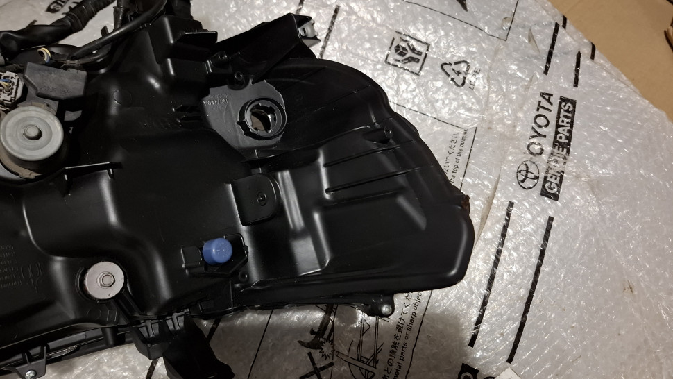 Фара TOYOTA Land Cruiser 200 Executive Black 2015 - 2021 Фара Крузер 200 черная 8110660P40 PZ36760543 PZ36760557