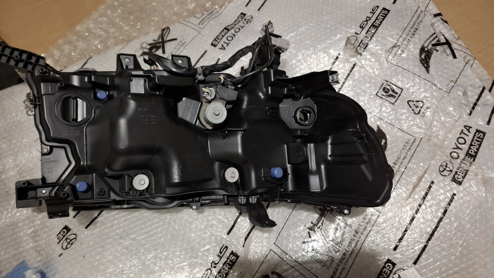 Фара TOYOTA Land Cruiser 200 Executive Black 2015 - 2021 Фара Крузер 200 черная 8110660P40 PZ36760543 PZ36760557