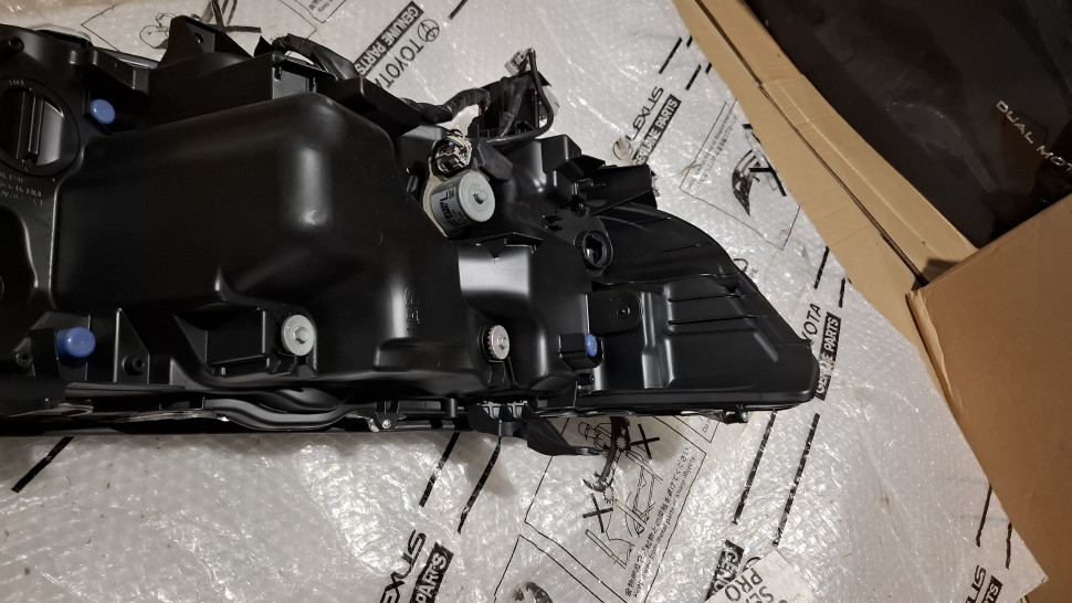 Фара TOYOTA Land Cruiser 200 Executive Black 2015 - 2021 Фара Крузер 200 черная 8110660P40 PZ36760543 PZ36760557