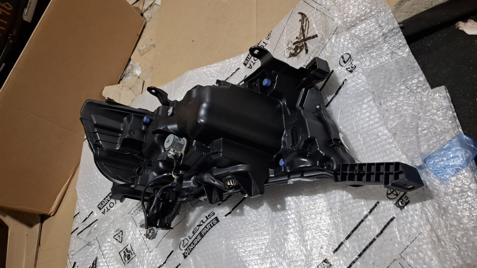 Фара TOYOTA Land Cruiser 200 Executive Black 2015 - 2021 Фара Крузер 200 черная 8110660P40 PZ36760543 PZ36760557