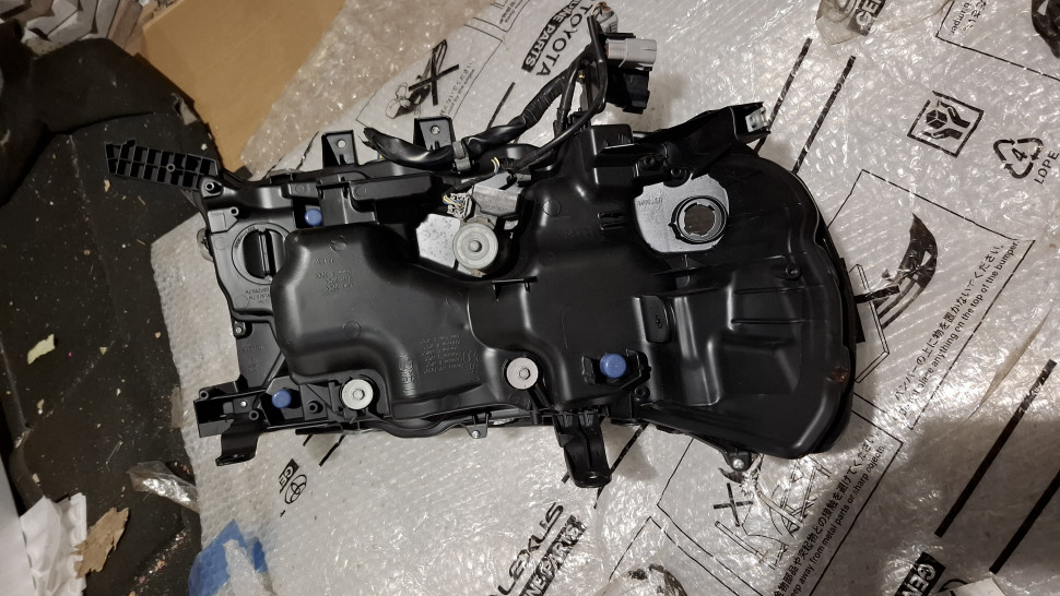 Фара TOYOTA Land Cruiser 200 Executive Black 2015 - 2021 Фара Крузер 200 черная 8110660P40 PZ36760543 PZ36760557